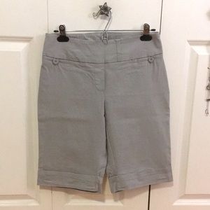 Grey-tan Bermuda-short made in stretchy fabric